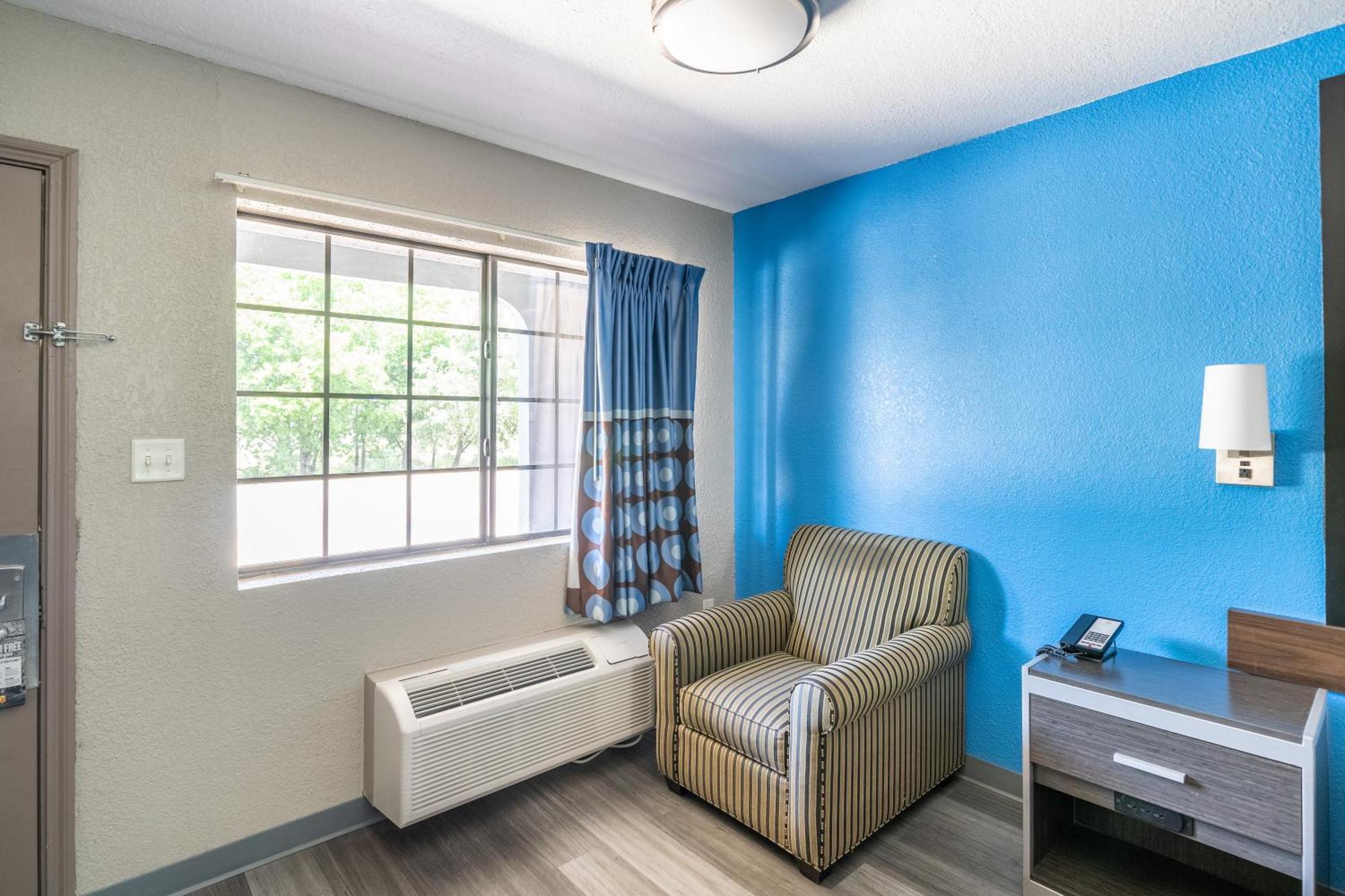 Super 8 By Wyndham San Antonio/Riverwalk Area Exterior foto