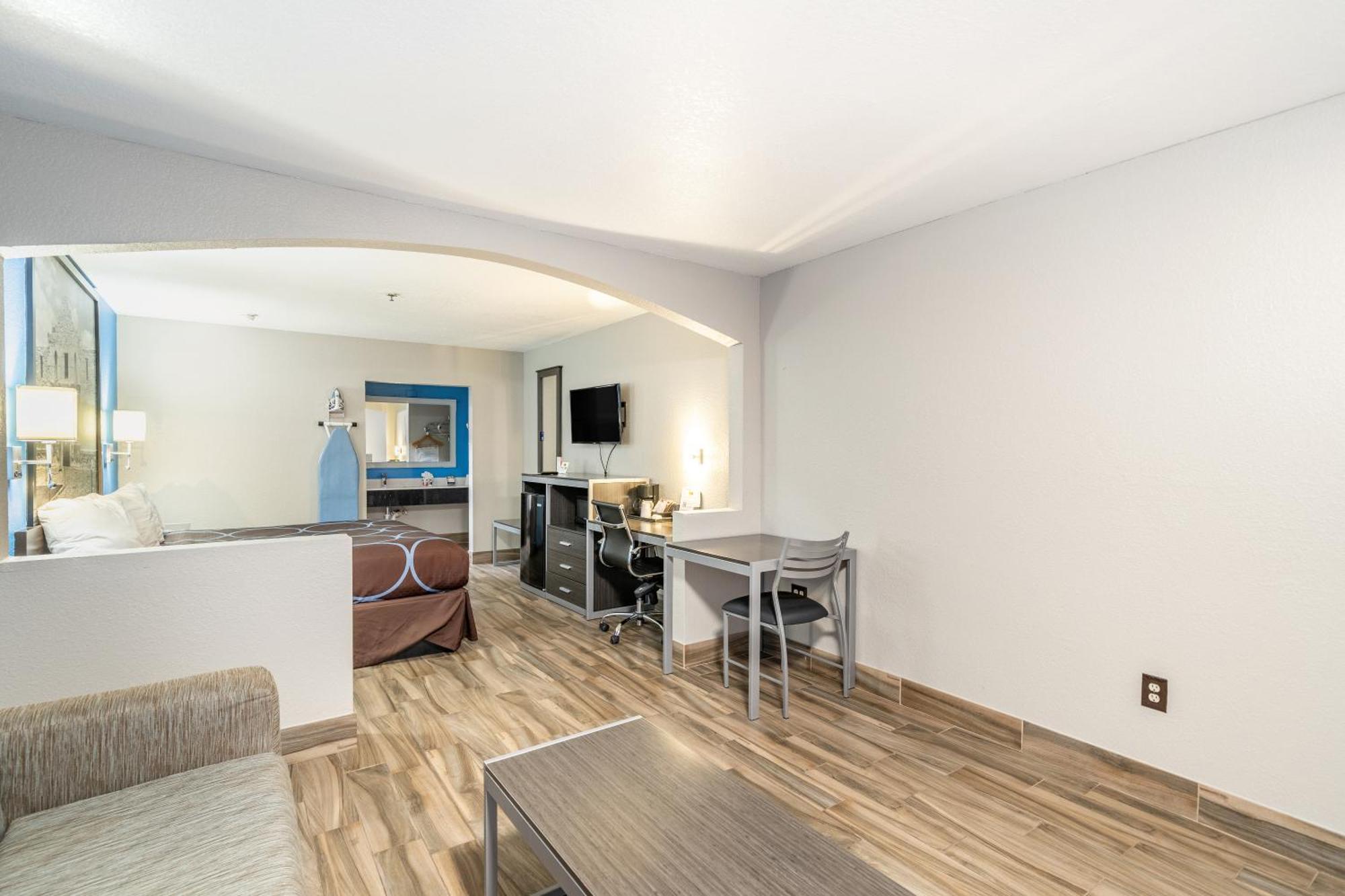 Super 8 By Wyndham San Antonio/Riverwalk Area Exterior foto
